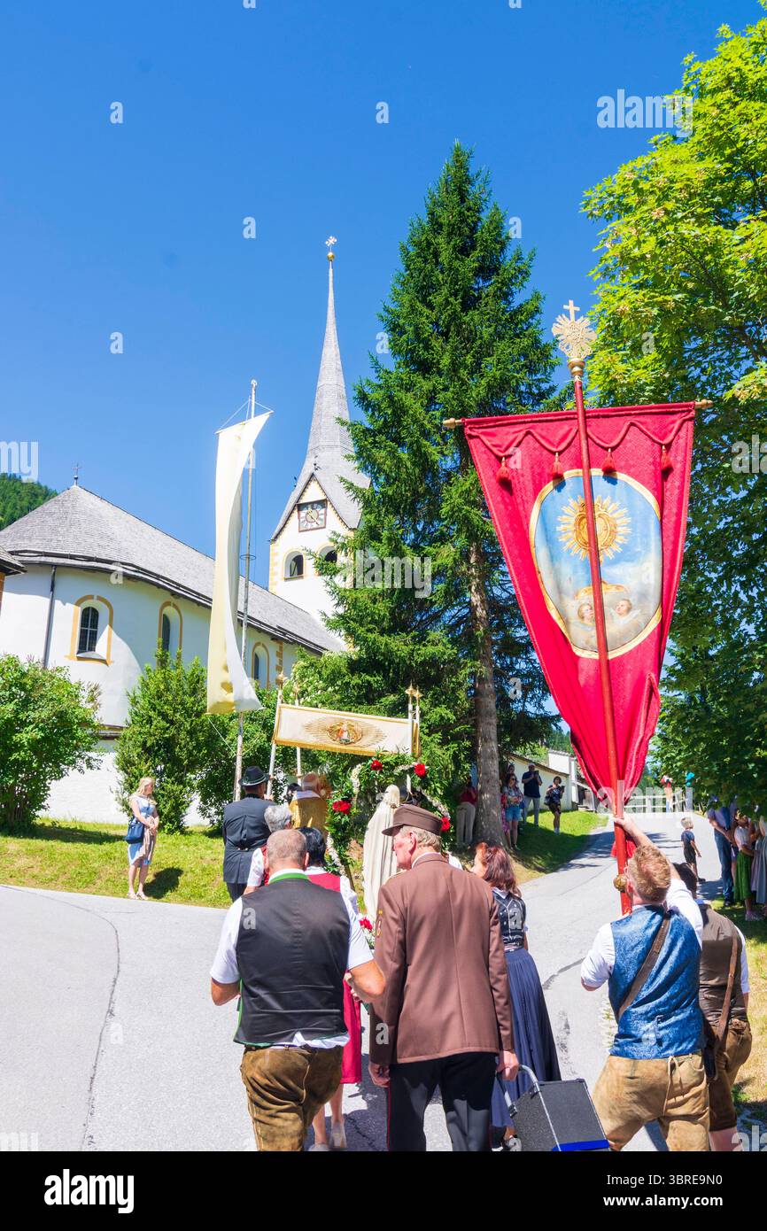 Procession avec Prangstange Prangerstange poteau pilori : poteau pilori est le terme folklorique utilisé dans la province de Salzbourg pour désigner les poteaux en bois jusqu'à Banque D'Images Procession avec Prangstange Prangerstange poteau pilori : poteau pilori est le terme folklorique utilisé dans la province de Salzbourg pour désigner les poteaux en bois jusqu'à Banque D'Images