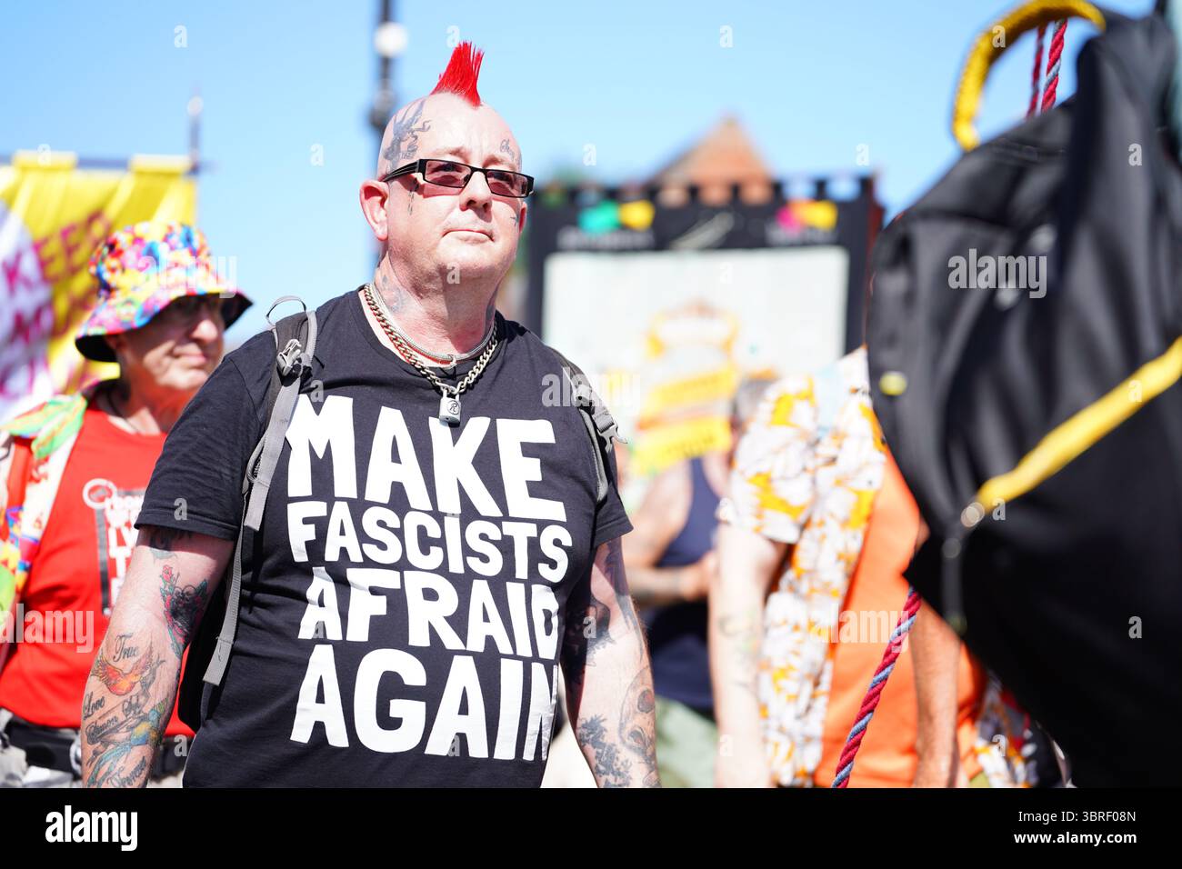 Durham, Royaume-Uni, 12e. Juillet 2025. Les manifestants défilent dans la ville de Durham lors du 139e Gala des mineurs de Durham, exprimant leur soutien aux droits des travailleurs et aux causes internationales. La grande réunion sert de plate-forme puissante pour l'expression politique, la solidarité syndicale et la fierté communautaire. (Photo de Lewis Langstaff-Wood/Alamy Live News) Banque D'Images