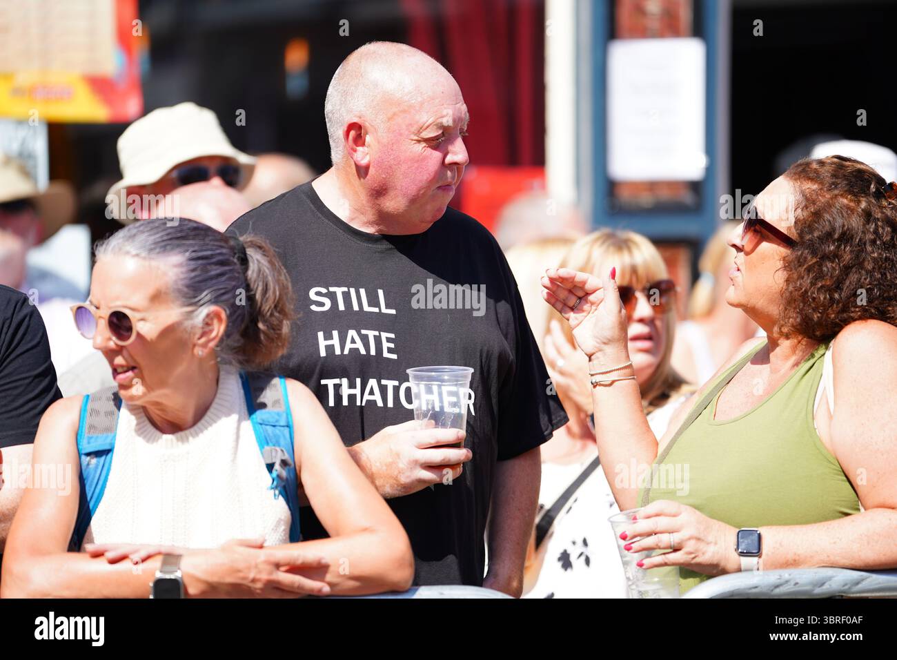 Durham, Royaume-Uni, 12e. Juillet 2025. Les manifestants défilent dans la ville de Durham lors du 139e Gala des mineurs de Durham, exprimant leur soutien aux droits des travailleurs et aux causes internationales. La grande réunion sert de plate-forme puissante pour l'expression politique, la solidarité syndicale et la fierté communautaire. (Photo de Lewis Langstaff-Wood/Alamy Live News) Banque D'Images