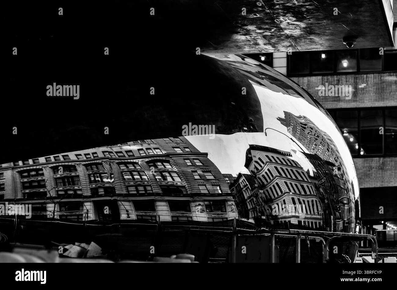 New York, New York - 18 février 2022 : 56 Leonard Street, Herzog et de Meuron ont conçu un immeuble en copropriété avec des œuvres d'Anish Kapoor à New York Banque D'Images