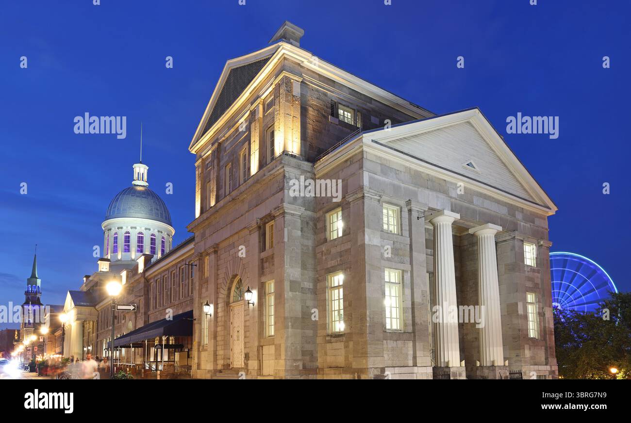 Bâtiments du Vieux-Port de Montréal illuminés au crépuscule au Québec, Canada Banque D'Images