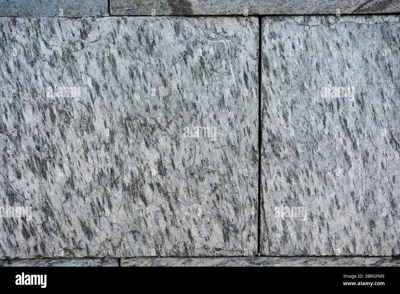 Danses légères sur une surface de granit robuste avec des tourbillons et des lignes uniques. Banque D'Images