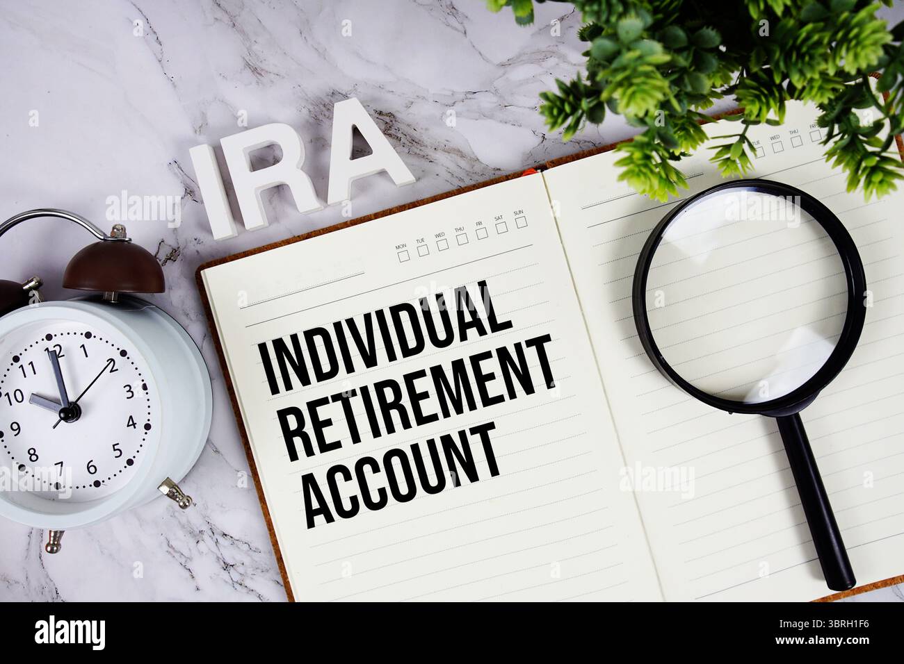 Ira - acronyme du compte de retraite individuel sur le bloc-notes, Business concept background Banque D'Images