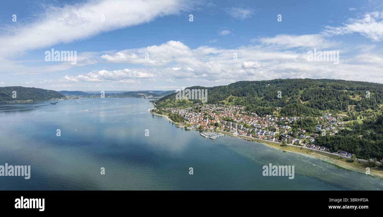 Luftbild, Panorama von der Ortschaft Sipplingen am Bodensee BEI sommerlicher Vegetation, gegenueber der Bodanrueck, Bodenseekreis Baden-Wuerttemberg, Banque D'Images