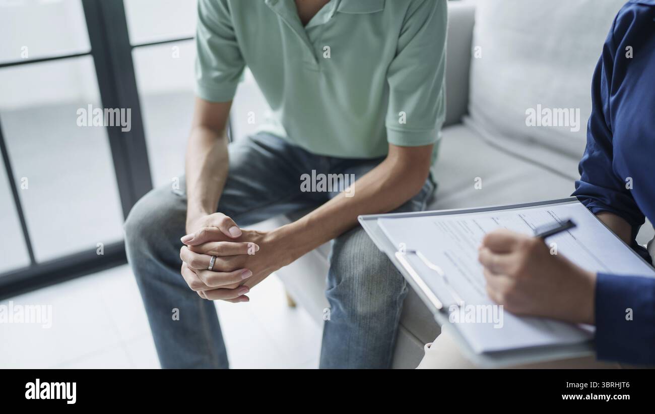 Psychothérapie professionnelle prendre note pendant le rendez-vous patient discutant des problèmes de santé mentale avec le psychologue santé mentale Banque D'Images