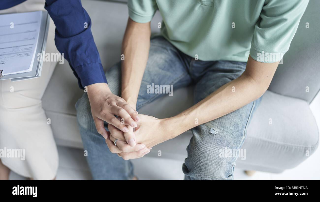 Psychothérapie professionnelle prendre note pendant le rendez-vous patient discutant des problèmes de santé mentale avec le psychologue santé mentale Banque D'Images