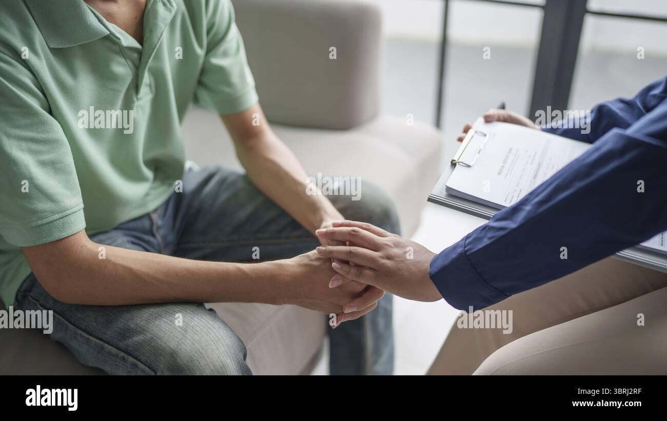 Psychothérapie professionnelle prendre note pendant le rendez-vous patient discutant des problèmes de santé mentale avec le psychologue santé mentale Banque D'Images