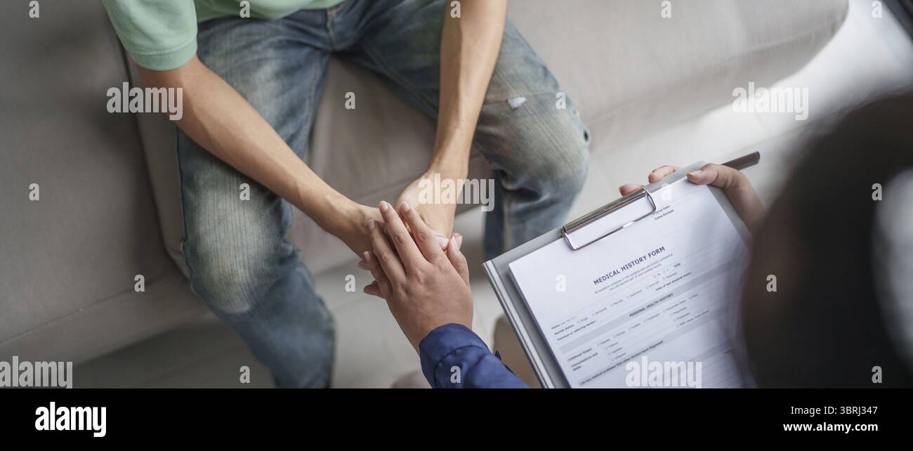 Psychothérapie professionnelle prendre note pendant le rendez-vous patient discutant des problèmes de santé mentale avec le psychologue santé mentale Banque D'Images