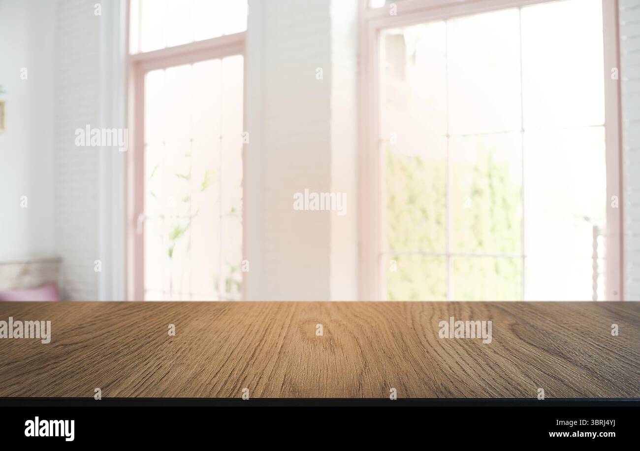 Table en bois sombre vide en face de l'arrière-plan flou flou abstrait de restaurant . peuvent être utilisés pour l'affichage ou un montage de vos produits.maquette pour spa Banque D'Images Table en bois sombre vide en face de l'arrière-plan flou flou abstrait de restaurant . peuvent être utilisés pour l'affichage ou un montage de vos produits.maquette pour spa Banque D'Images