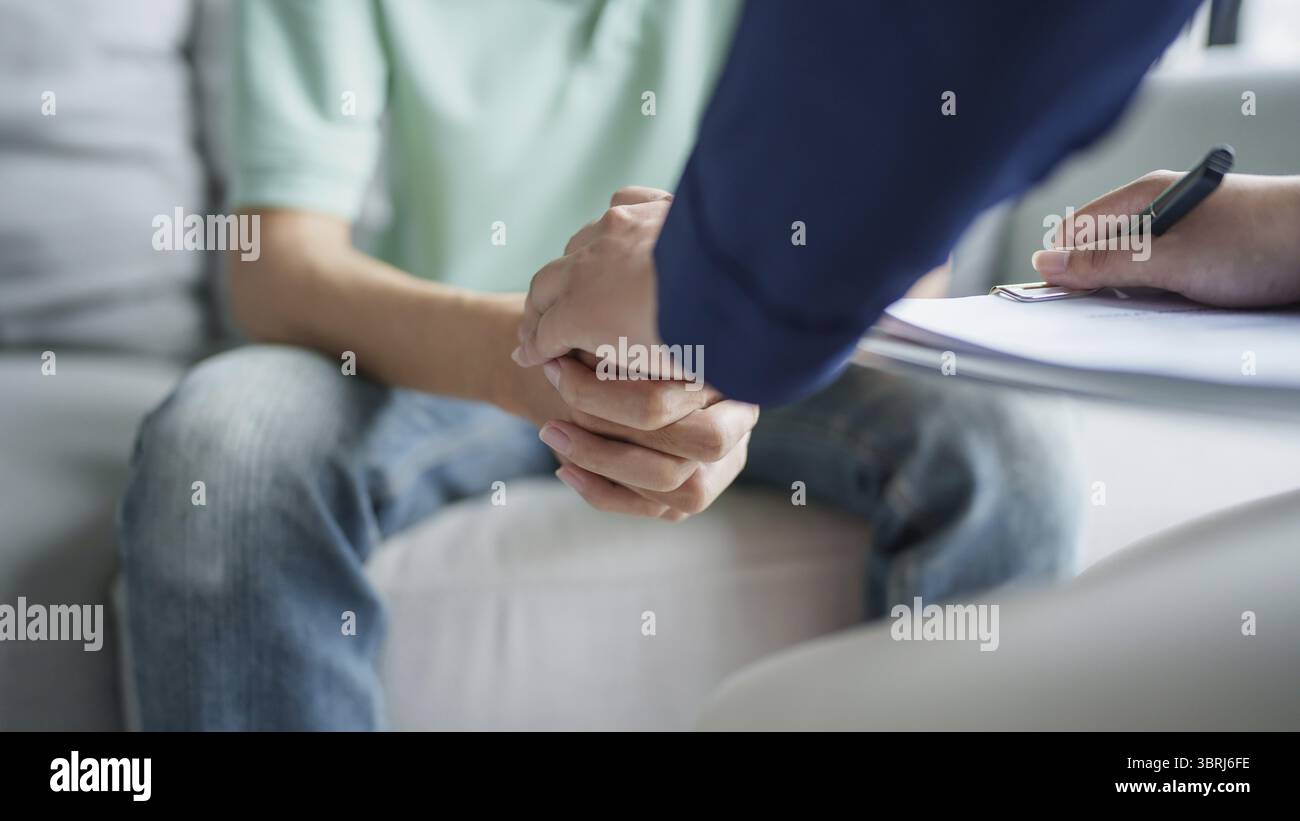 Psychothérapie professionnelle prendre note pendant le rendez-vous patient discutant des problèmes de santé mentale avec le psychologue santé mentale Banque D'Images