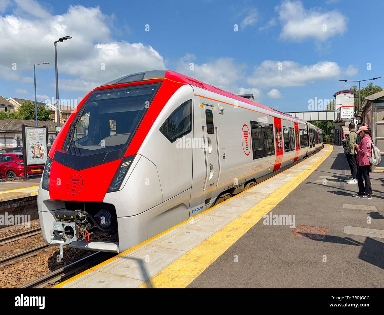 Treforest, Pontypridd, pays de Galles, Royaume-Uni - 18 juin 2025 : train de classe 756 à la gare de Treforest. La locomotive a été construite pour transport for Wales. - Image de stock capturée avec un smartphone
