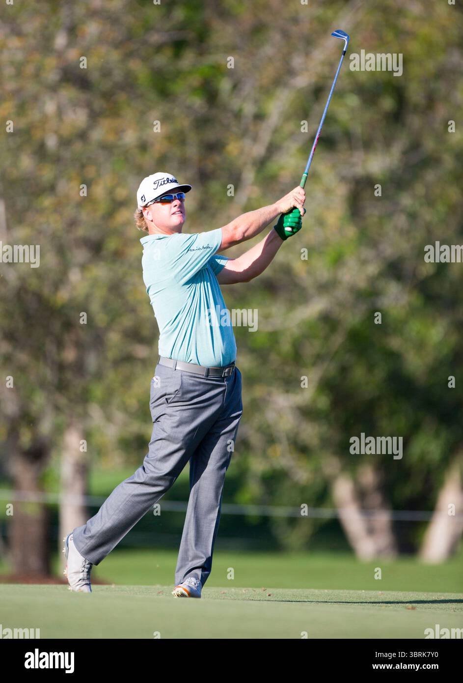Charley Hoffman 2015 WGC Cadillac Championship, Trump National Doral Blue Monster GC, Miami, Floride, Amérique, États-Unis le Championnat WGC-Cadillac 2015 a eu lieu du 5 au 8 mars 2015, au Trump National Doral à Doral, Floride, sur le célèbre Blue Monster course. Dustin Johnson remporte son deuxième titre aux Championnats du monde de golf avec une performance impressionnante, terminant à 9 sous le par (279). Il a remporté une victoire à quatre temps sur le deuxième le championnat WGC-Cadillac 2015 s'est tenu du 5 au 8 mars 2015 au Trump National Doral à Doral, en Floride, sur le célèbre cours Blue Monster Banque D'Images