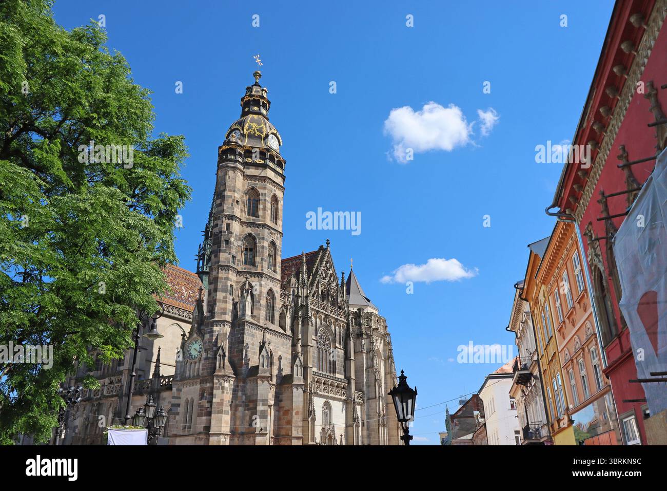 La cathédrale de Élisabeth à Kosice, Slovaquie (à gauche) Banque D'Images La cathédrale de Élisabeth à Kosice, Slovaquie (à gauche) Banque D'Images