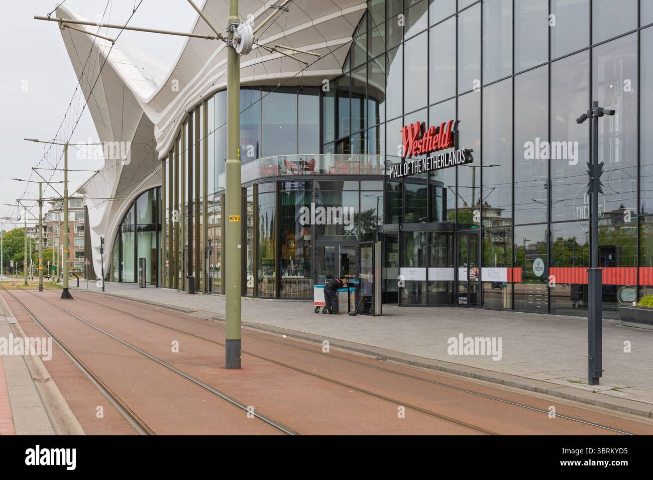 Découvrez la grandeur du design moderne du commerce de détail au Westfield Mall des pays-Bas, un centre dynamique de shopping et de loisirs. Leidschendam, pays-Bas Banque D'Images