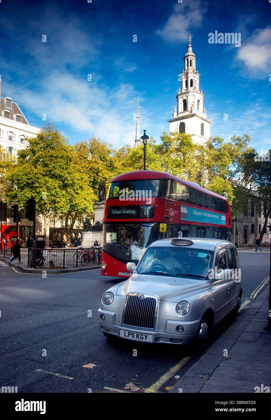 Taxi emblématique à londres streetdestinations populaires en Angleterre, promotion Banque D'Images