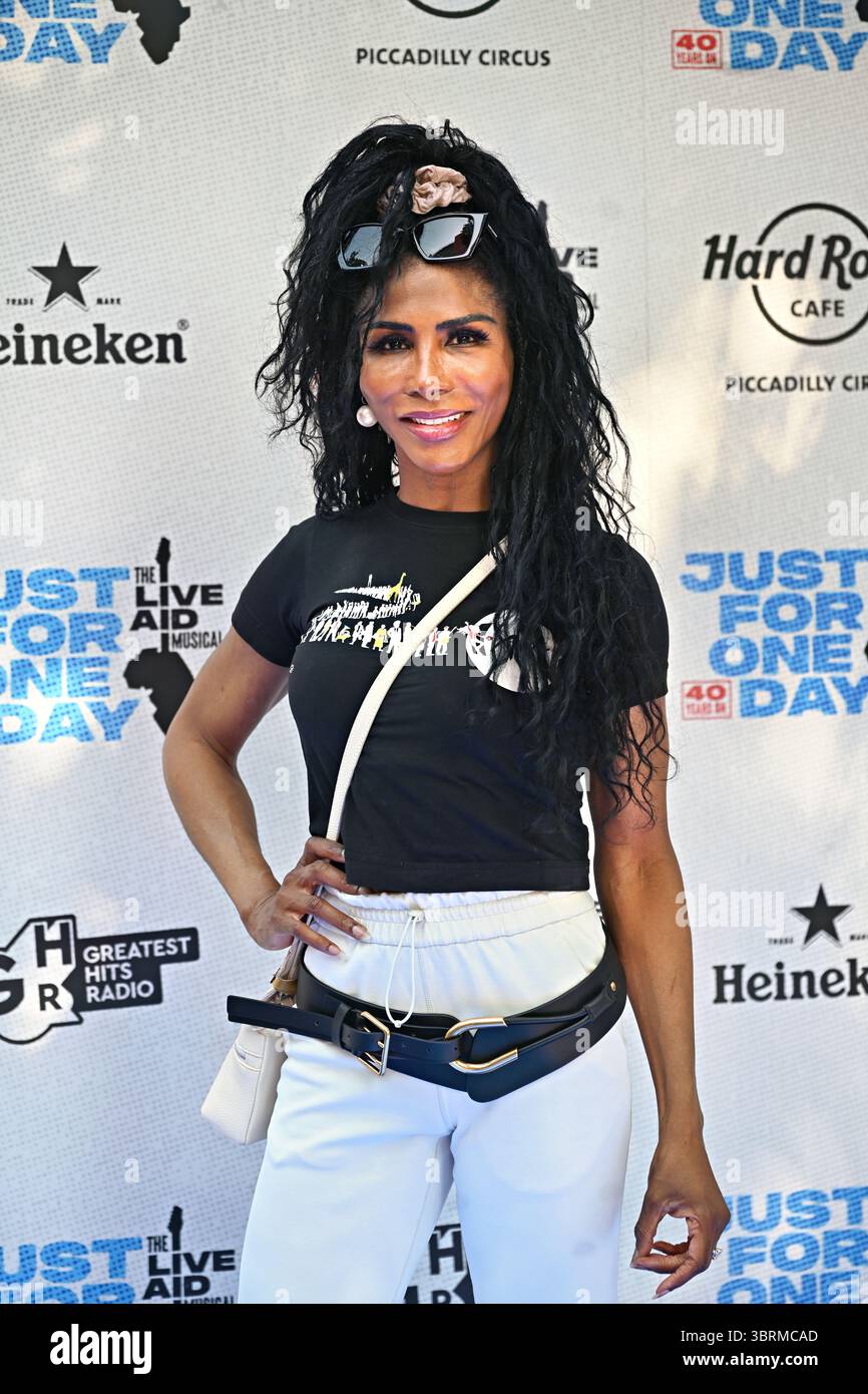LONDRES, ROYAUME-UNI. 13 juillet 2025. Sinitta à Live Aid 40th Anniversary Special performance 'Just for One Day' au Shaftesbury Theatre, Londres, Royaume-Uni. (Photo de 李世惠/Voir Li/Picture Capital) crédit : Voir Li/Picture Capital/Alamy Live News Banque D'Images
