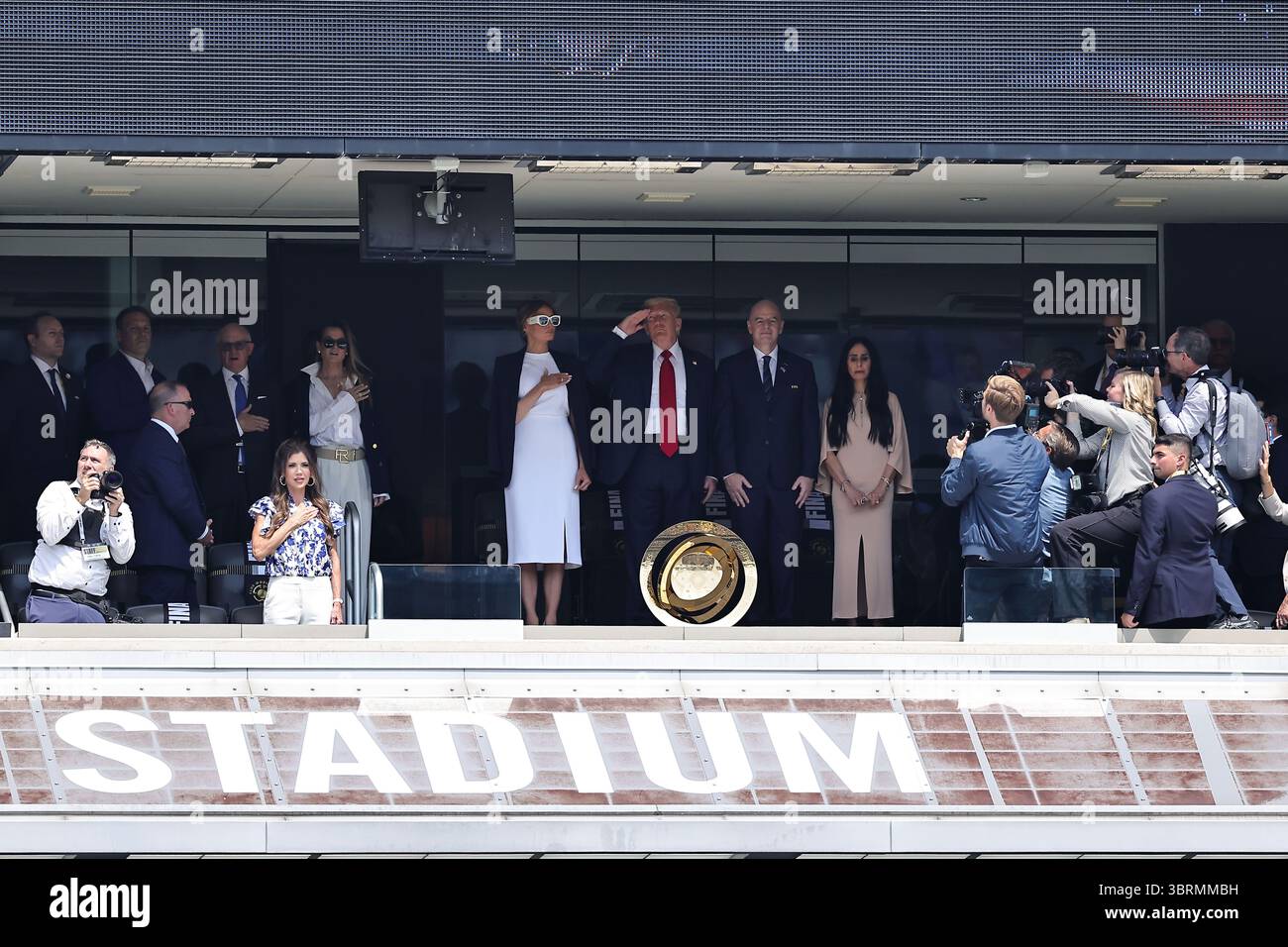 East Rutherford, États-Unis. 13 juin 2025. Donald Trump, président des États-Unis du MetLife Stadium, et Gianni Infantino, président de la FIFA, quelques instants avant le match entre Chelsea et le PSG, pour la finale de la Coupe du monde des clubs de la FIFA 2025, au MetLife Stadium ce dimanche 13. 30761 (Heuler Andrey/SPP) crédit : SPP Sport Press photo. /Alamy Live News Banque D'Images