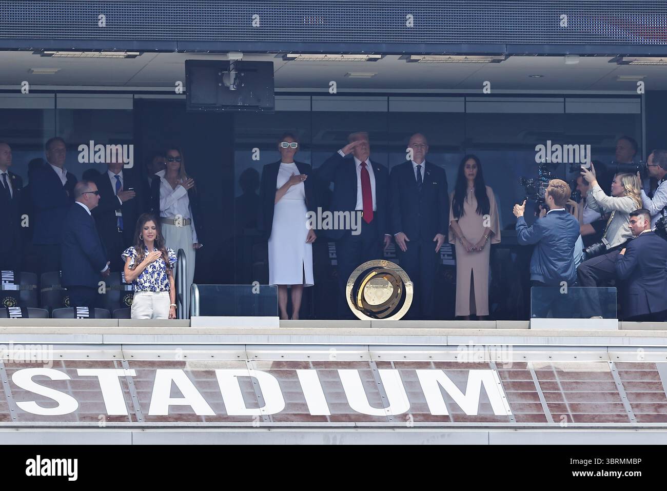 East Rutherford, États-Unis. 13 juin 2025. Donald Trump, président des États-Unis du MetLife Stadium, et Gianni Infantino, président de la FIFA, quelques instants avant le match entre Chelsea et le PSG, pour la finale de la Coupe du monde des clubs de la FIFA 2025, au MetLife Stadium ce dimanche 13. 30761 (Heuler Andrey/SPP) crédit : SPP Sport Press photo. /Alamy Live News Banque D'Images