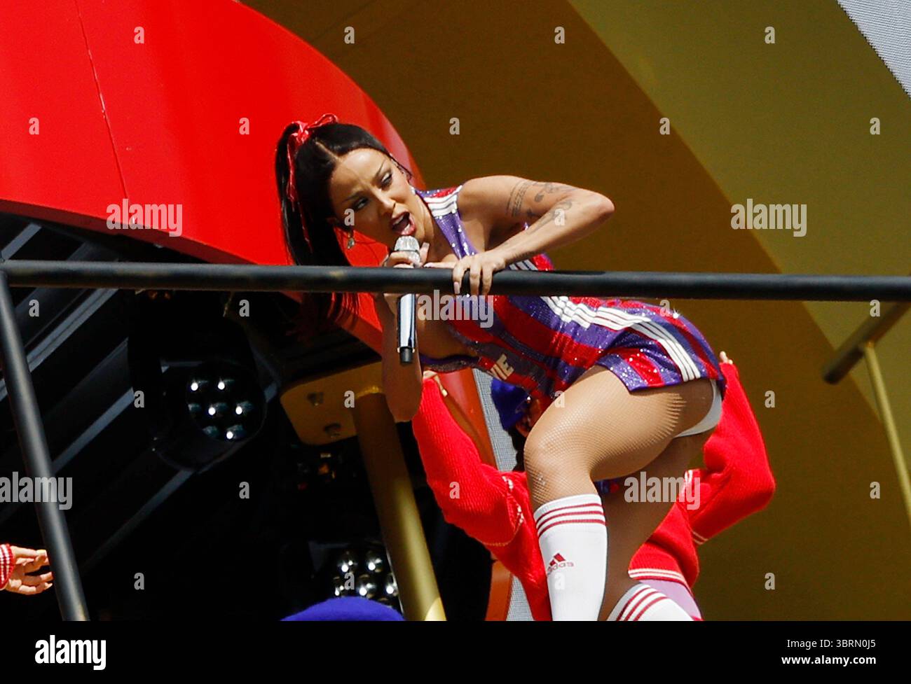 East Rutherford, États-Unis. 13 juillet 2025. Doja Cat se produit pendant le spectacle de la mi-temps lors de la finale de la Coupe du monde des clubs de la FIFA 2025 au MetLife Stadium à East Rutherford, New Jersey, le dimanche 13 juillet 2025. Photo de John Angelillo/UPI crédit : UPI/Alamy Live News Banque D'Images