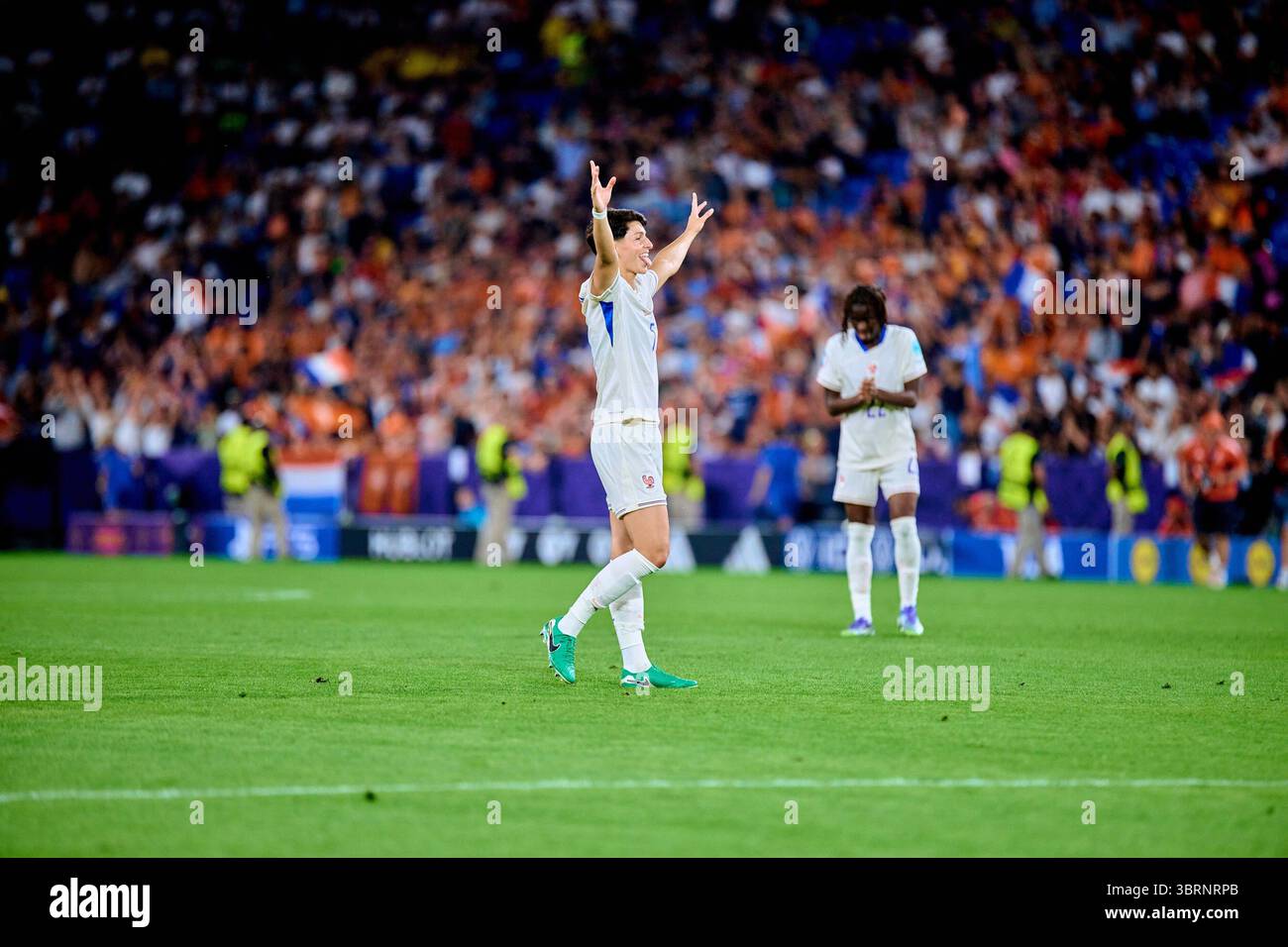 Bâle, Deutschland. 13 juillet 2025. ELISA de Almeida (5 ; Frankreich) mit weiteren Spielerinnen UEFA Womens Euro 2025 : Niederlande ? Frankreich ; Basel, créé Jakob-Park, 13.07.2025 crédit : dpa/Alamy Live News Banque D'Images Bâle, Deutschland. 13 juillet 2025. ELISA de Almeida (5 ; Frankreich) mit weiteren Spielerinnen UEFA Womens Euro 2025 : Niederlande ? Frankreich ; Basel, créé Jakob-Park, 13.07.2025 crédit : dpa/Alamy Live News Banque D'Images