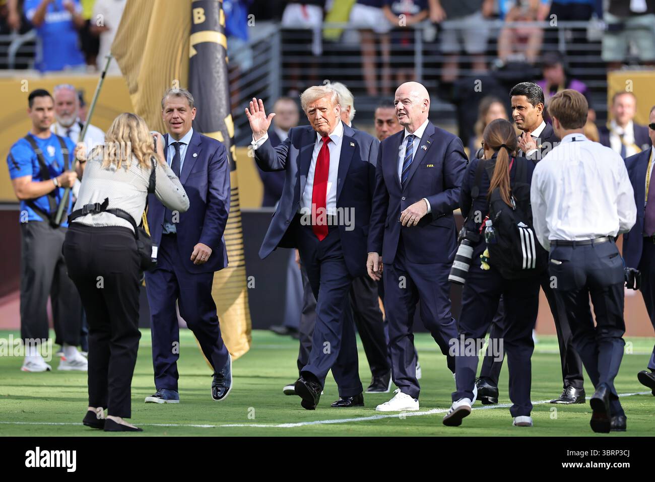 East Rutherford, États-Unis. 13 juillet 2025. Le président du MetLife Stadium Donald Trump des États-Unis et le président de la FIFA Gianni Infantino après le match entre Chelsea et le PSG, pour la finale de la Coupe du monde des clubs de la FIFA 2025, au MetLife Stadium ce dimanche 13. 30761 (Heuler Andrey/SPP) crédit : SPP Sport Press photo. /Alamy Live News Banque D'Images