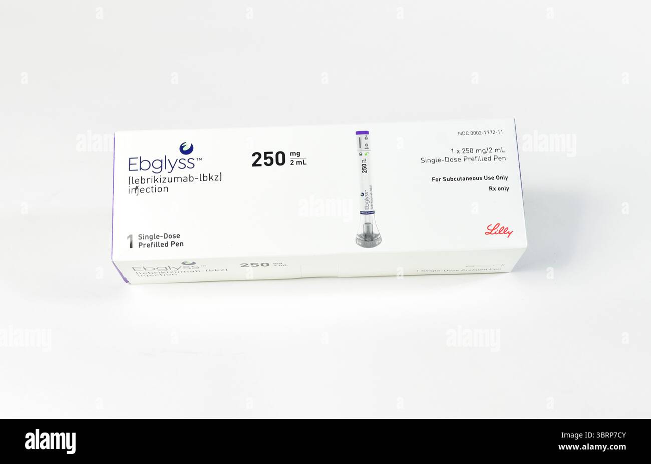 Emballage et stylo d'injection pour Ebglyss (lebrikizumab-lbkz), un médicament injectable de perception pour le psoriasis et le rhumatisme psoriasique. Banque D'Images