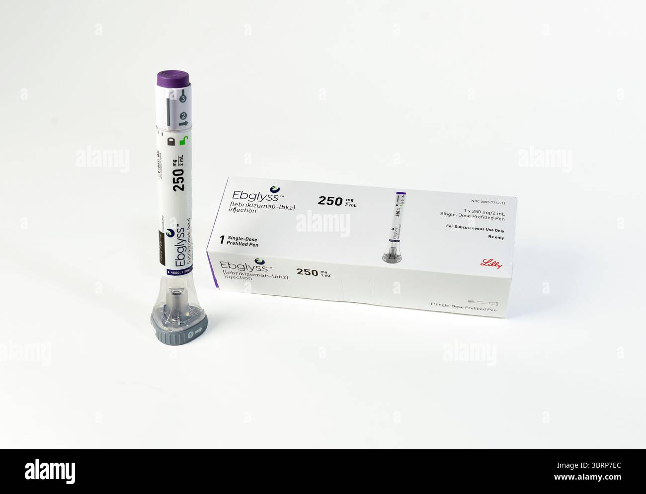 Emballage et stylo d'injection pour Ebglyss (lebrikizumab-lbkz), un médicament injectable de perception pour le psoriasis et le rhumatisme psoriasique. Banque D'Images