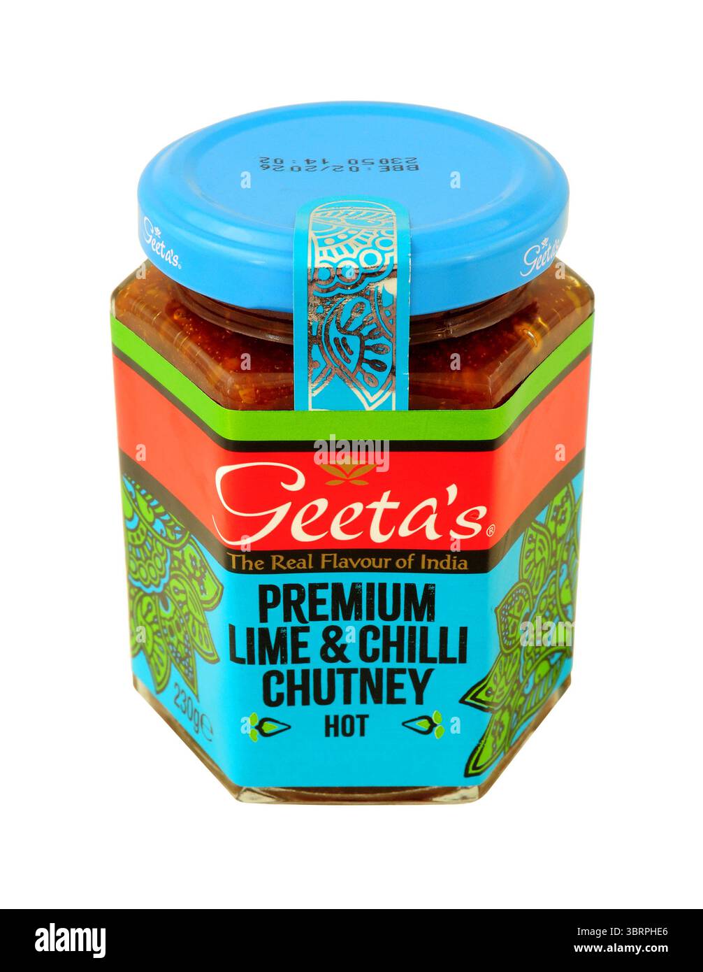 Chutney au citron vert et au piment Geetas de qualité supérieure à base de citron vert, de piments verts et d'épices dans un pot en verre de 230 g. Banque D'Images