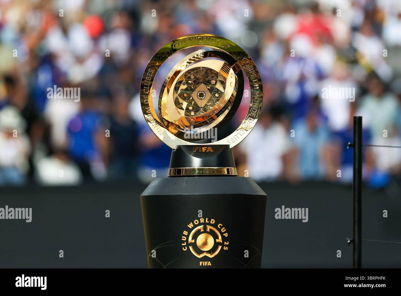 New Jersey, États-Unis. 13 juillet 2025. Le trophée est vu après le match final entre le Chelsea FC (Angleterre) et le Paris Saint-Germain (France) lors de la Coupe du monde des clubs FIFA 2025 au MetLife Stadium, New Jersey, États-Unis, le 13 juillet 2025. Crédit : Li Ming/Xinhua/Alamy Live News Banque D'Images