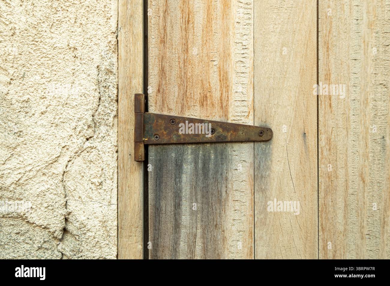 ancienne porte en bois esthétique avec serrure, charme du vieux monde Banque D'Images
