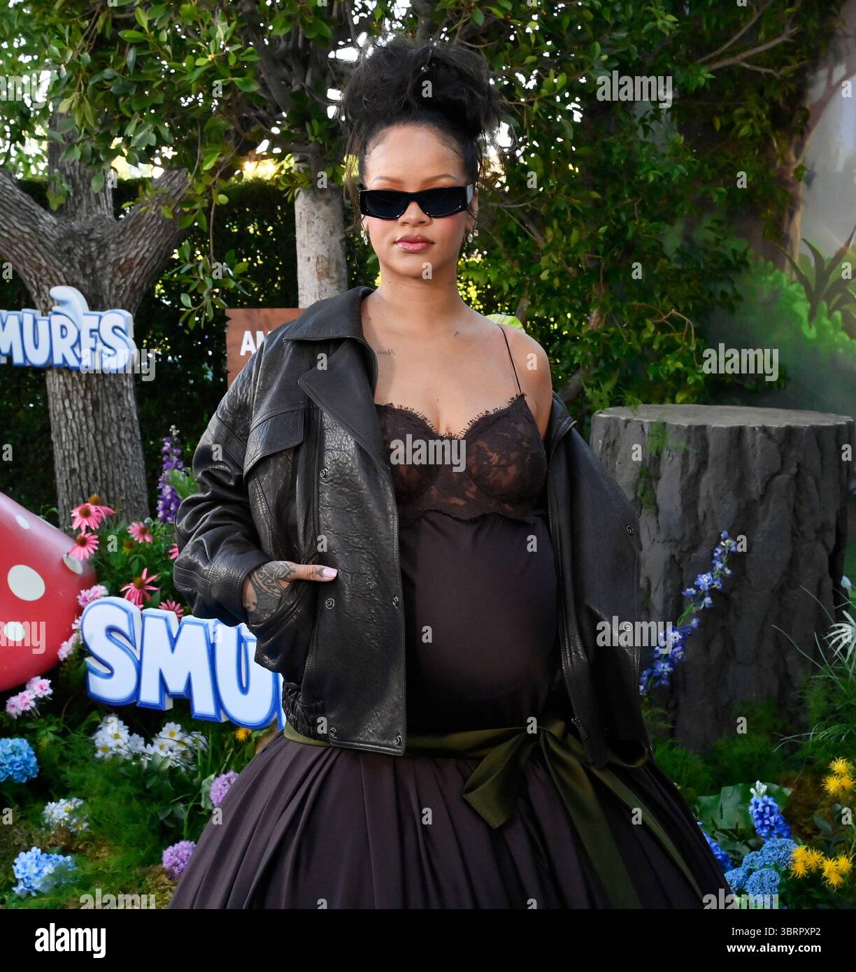 Los Angeles, États-Unis. 13 juillet 2025. Rihanna, la voix de Smurfette dans la comédie musicale animée 'Schtroumpfs' assiste à la première du film aux Paramount Studios à Los Angeles le dimanche 13 juillet 2025. Scénario : quand Papa Schtroumpf (John Goodman) est mystérieusement pris par des sorciers maléfiques, Razamel et Gargamel, Schtroumpfette (Rihanna) mène les Schtroumpfs en mission dans le monde réel pour le sauver. Avec l'aide de nouveaux amis, les Schtroumpfs doivent découvrir ce qui définit leur destin pour sauver l'univers. Photo de Jim Ruymen/UPI crédit : UPI/Alamy Live News Banque D'Images