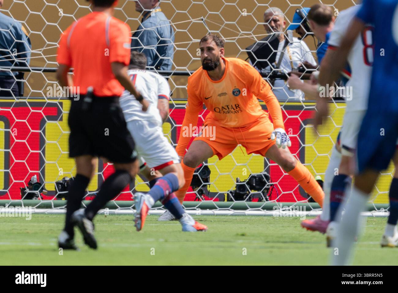 East Rutherford, États-Unis. 22 juin 2025. Le gardien de but Gianluigi Donnarumma (1) du Paris Saint-Germain en action lors de la Coupe du monde des clubs FIFA 2025 : match final du Chelsea FC vs Paris Saint-Germain au MetLife Stadium à East Rutherford, New Jersey, États-Unis le 13 juillet 2025. Chelsea FC a gagné 3-0 pour devenir champion de la Coupe du monde des clubs de la FIFA. (Photo de Lev Radin/Sipa USA) crédit : Sipa US/Alamy Live News Banque D'Images