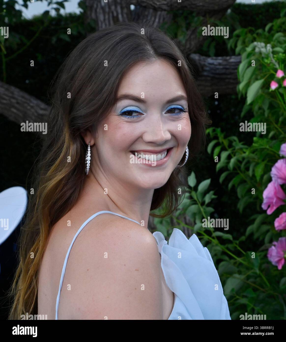 Los Angeles, États-Unis. 13 juillet 2025. Billie Lourd, la voix de Worry Schtroumpf dans la comédie musicale animée 'Schtroumpfs' assiste à la première du film aux Paramount Studios à Los Angeles le dimanche 13 juillet 2025. Scénario : quand Papa Schtroumpf (John Goodman) est mystérieusement pris par des sorciers maléfiques, Razamel et Gargamel, Schtroumpfette (Rihanna) mène les Schtroumpfs en mission dans le monde réel pour le sauver. Avec l'aide de nouveaux amis, les Schtroumpfs doivent découvrir ce qui définit leur destin pour sauver l'univers. Photo de Jim Ruymen/UPI crédit : UPI/Alamy Live News Banque D'Images