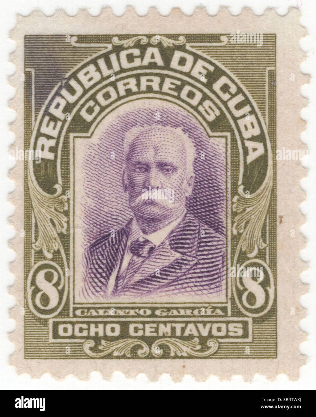 CUBA - 1er février 1910 : timbre à 8 centavo olive et violet représentant un portrait de Calixto Garcıa y Íñiguez . Il est un général cubain dans trois soulèvements cubains, qui font partie de la guerre cubaine pour l'indépendance : la guerre de dix ans, la petite guerre et la guerre de 1895, elle-même parfois appelée la guerre cubaine pour l'indépendance, qui a déclenché la guerre hispano-américaine, aboutissant finalement à l'indépendance nationale de Cuba. García meurt d'une pneumonie à l'âge de 59 ans le 11 décembre 1898, un jour après la fin de la guerre hispano-américaine, alors qu'il était en mission diplomatique à Washington Banque D'Images
