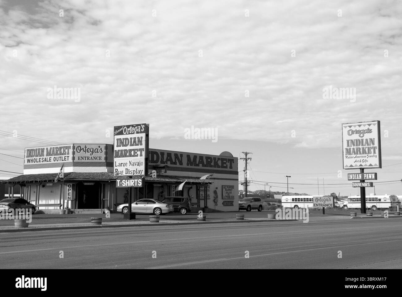 Boutique du marché indien d'Ortega à Gallup, Nouveau-Mexique, États-Unis - un centre dynamique pour l'art amérindien et l'artisanat du Sud-Ouest. Banque D'Images