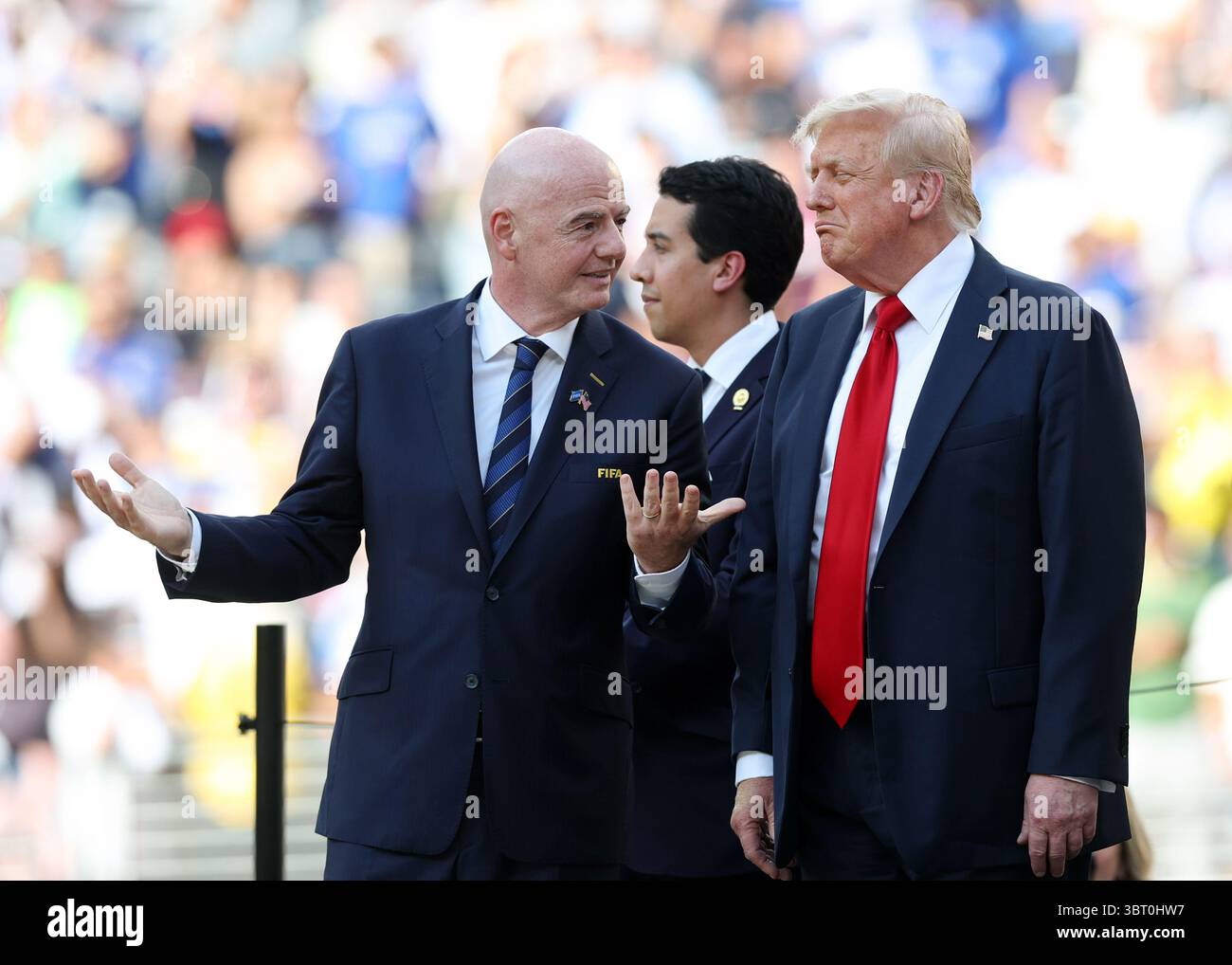 New Jersey, États-Unis. 13 juillet 2025. Le président de la FIFA Gianni Infantino avec le président Donald Trump lors de la finale de la Coupe du monde des clubs de football Chelsea vs Paris Saint Germain au Metlife Stadium, New Jersey. Le crédit photo devrait se lire comme suit : David Klein/Sportimage crédit : Sportimage Ltd/Alamy Live News Banque D'Images