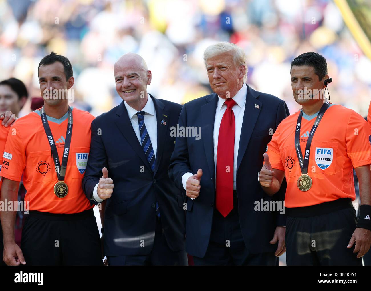 New Jersey, États-Unis. 13 juillet 2025. Le président de la FIFA Gianni Infantino avec le président Donald Trump et les officiels du match lors de la finale de la Coupe du monde des clubs de football Chelsea vs Paris Saint Germain au Metlife Stadium, New Jersey. Le crédit photo devrait se lire comme suit : David Klein/Sportimage crédit : Sportimage Ltd/Alamy Live News Banque D'Images