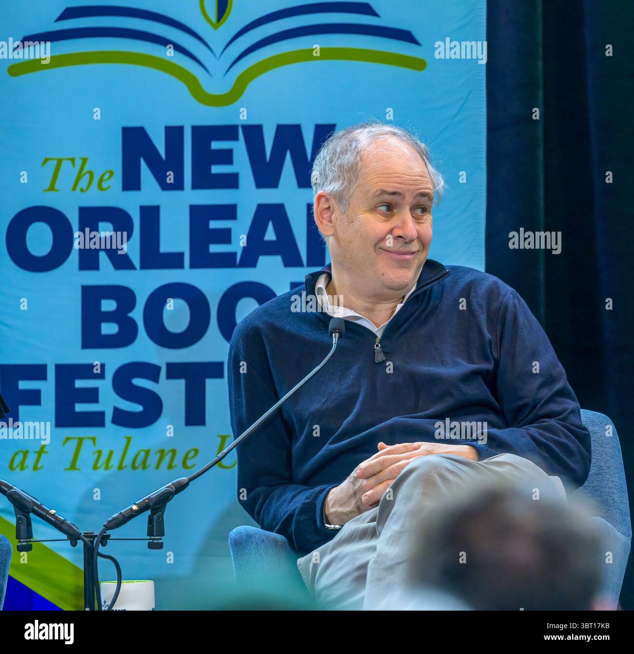 New Orleans, LOUISIANE, États-Unis - 29 mars 2025 : gros plan sur l'écrivain politique Jonathan Alter alors qu'il discute du paysage politique américain actuel au New Orleans Book Festival dans le Marshall Family Commons/Goldring/Woldenberg Business Complex à l'Université de Tulane Banque D'Images