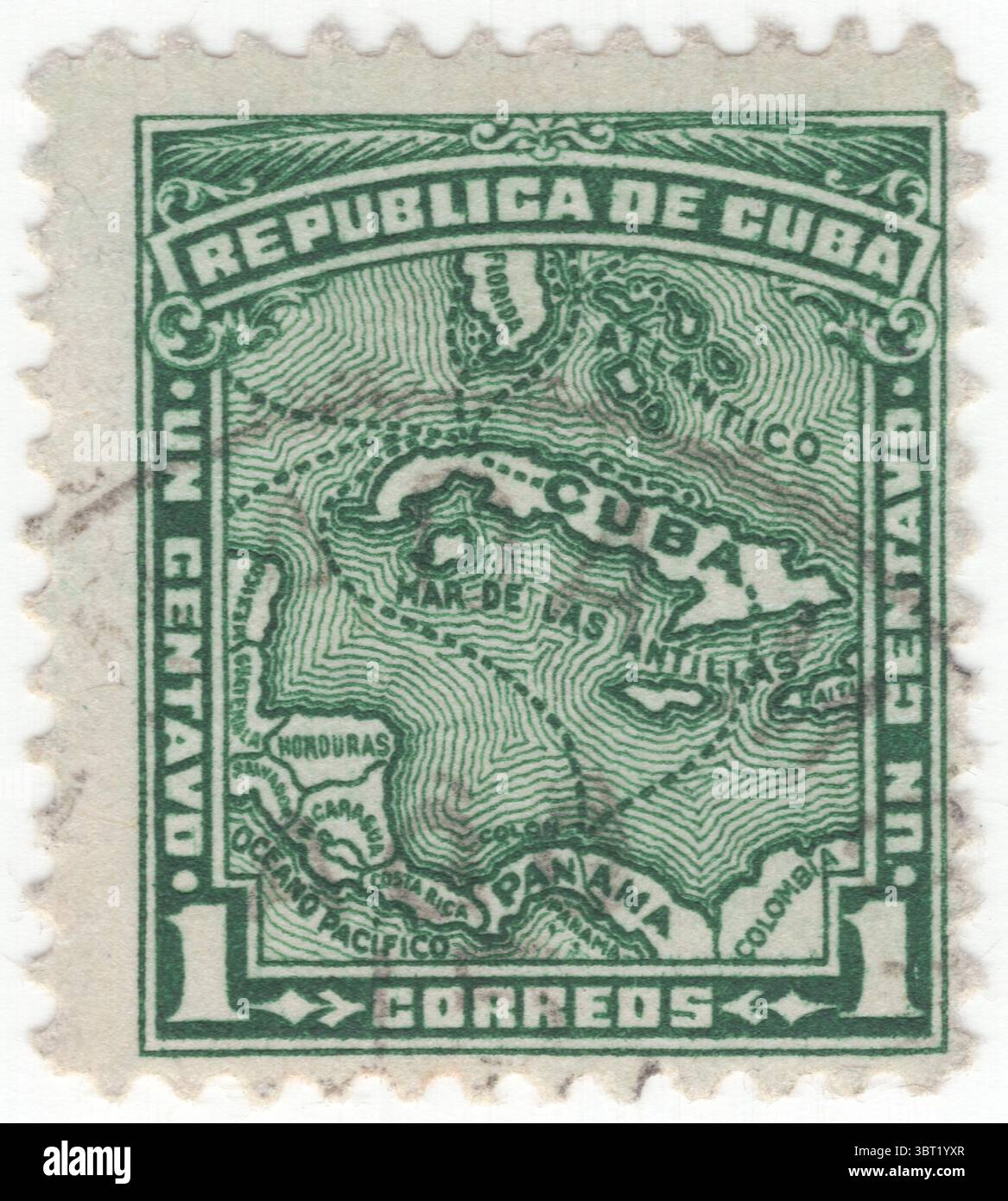 CUBA - 1914 février 24 : 1 timbre vert centavo représentant une carte du pays. Cuba est un archipel de 4 195 îles, cayes et îlots situés dans le nord de la mer des Caraïbes à la confluence avec le golfe du Mexique et l'océan Atlantique. Avec toute l'île au sud du tropique du cancer, le climat local est tropical, modéré par les alizés du nord-est qui soufflent toute l'année. La température est également façonnée par le courant des Caraïbes, qui apporte de l'eau chaude de l'Équateur Banque D'Images