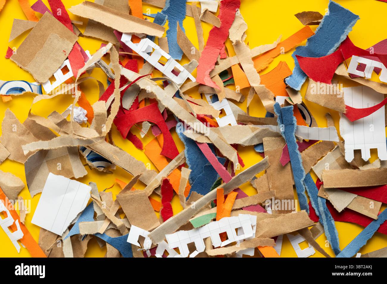 Fond coloré de chutes de papier, fond de bandes de papier déchiquetées Banque D'Images
