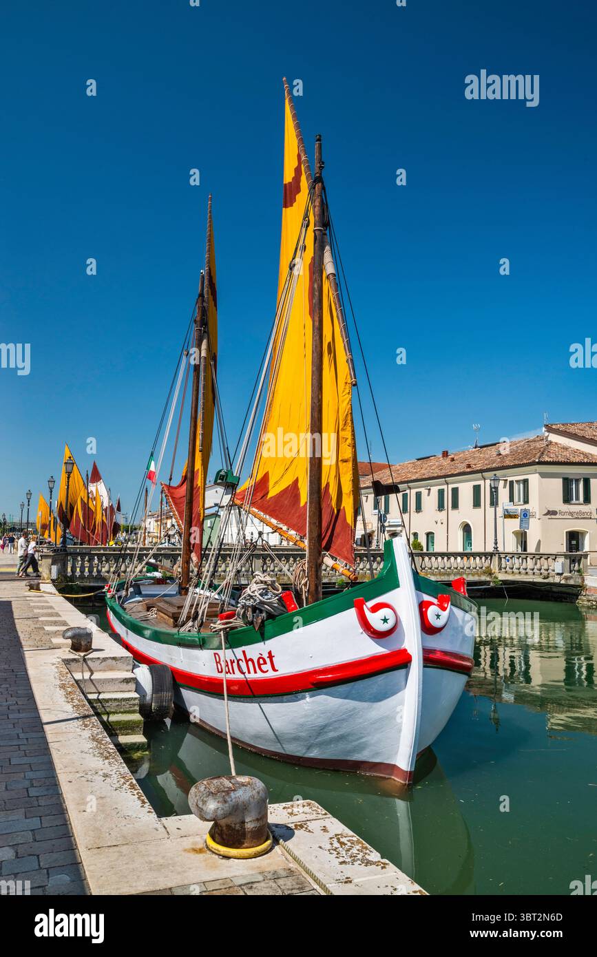 Bateau de pêche historique à Porto Canale Leonardesco, canal Port de Cesenatico, à Fosso Venarella, ville de Cesenatico, Emilie-Romagne, Italie Banque D'Images