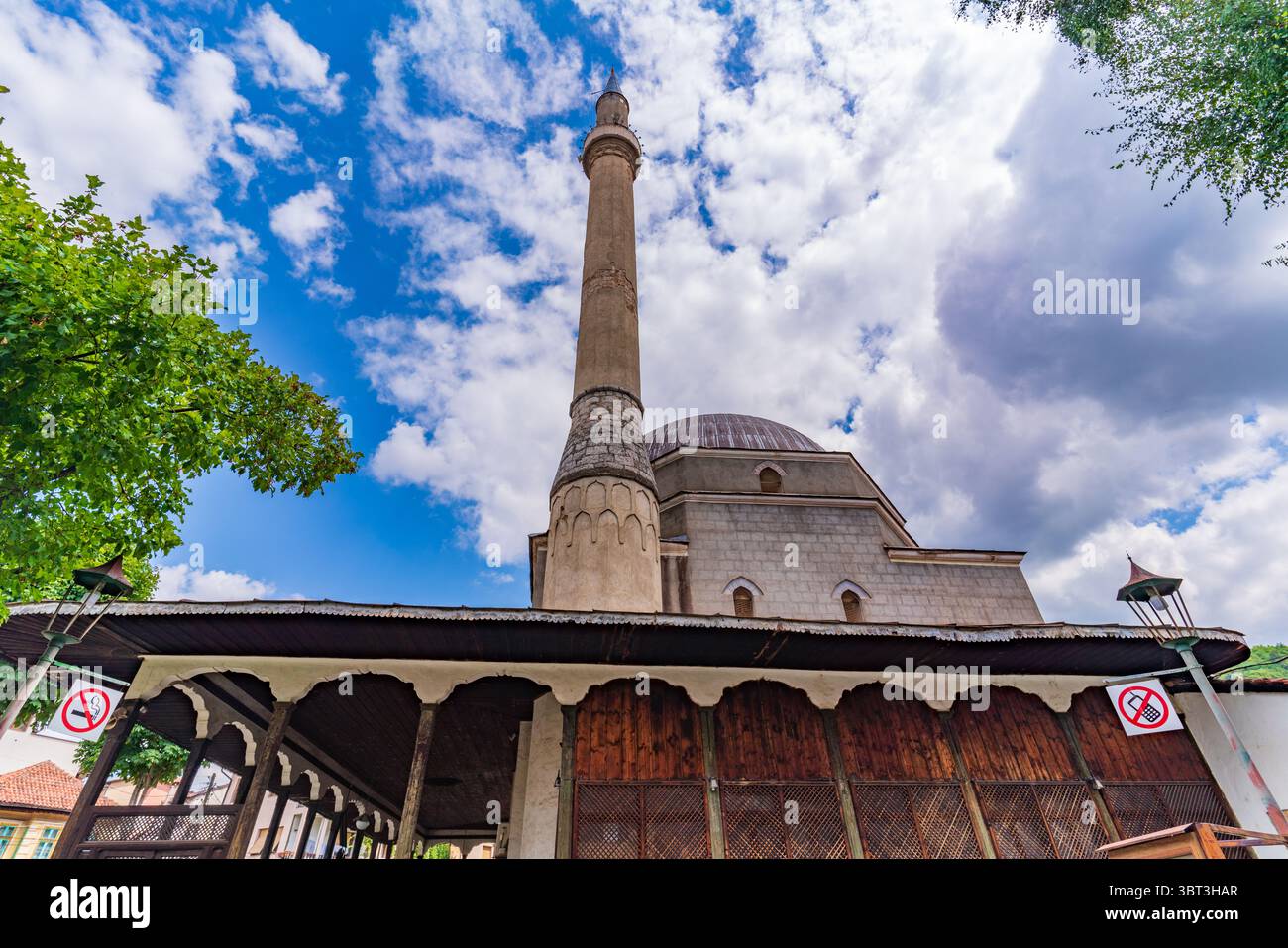 Mosquée Sinan Pacha dans la vieille ville de Prizren au Kosovo Banque D'Images