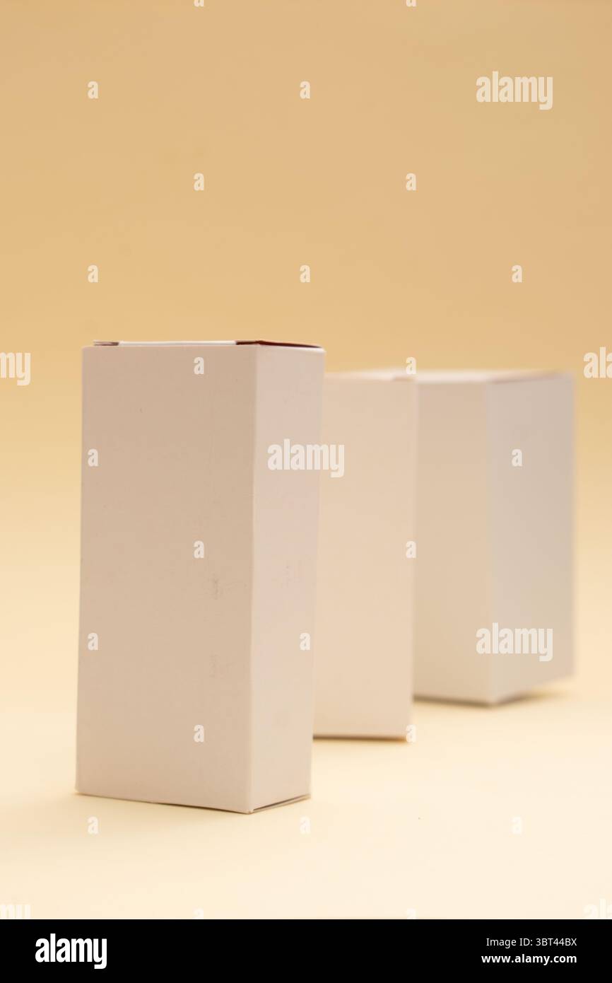 Boîtes en carton écologiques – maquette d’emballage durable Banque D'Images