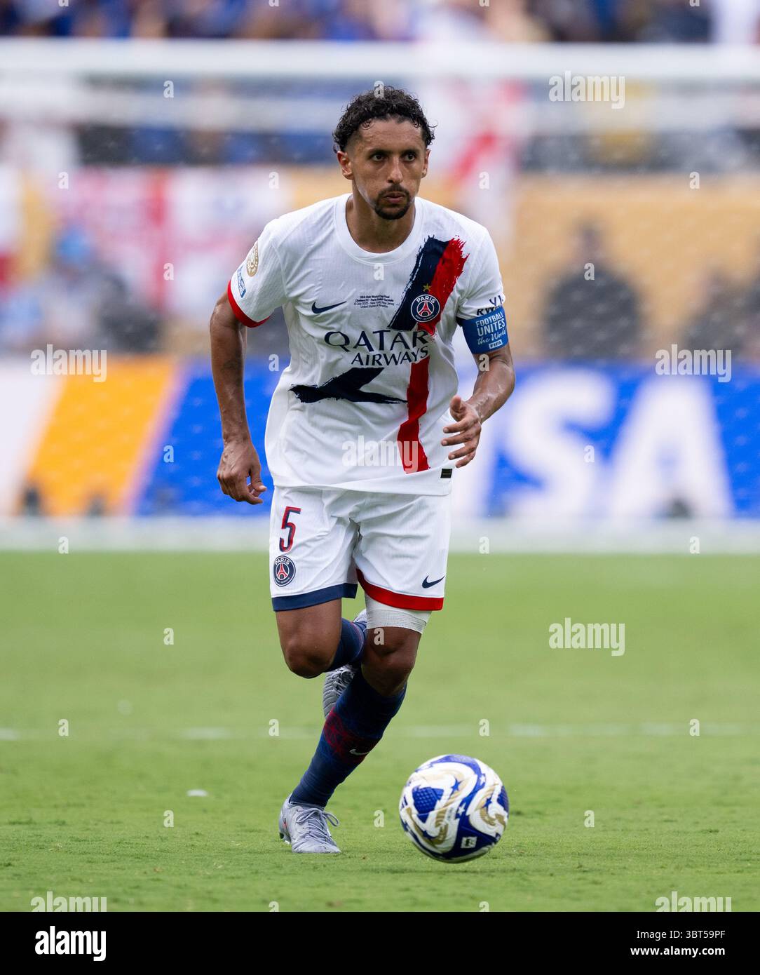 East Rutherford, États-Unis. 13 juillet 2025. Football : Coupe du monde des clubs, Chelsea FC - Paris Saint-Germain, finale, finale au MetLife Stadium. Marquinhos de Paris joue le ballon. Crédit : Sven Hoppe/dpa/Alamy Live News Banque D'Images