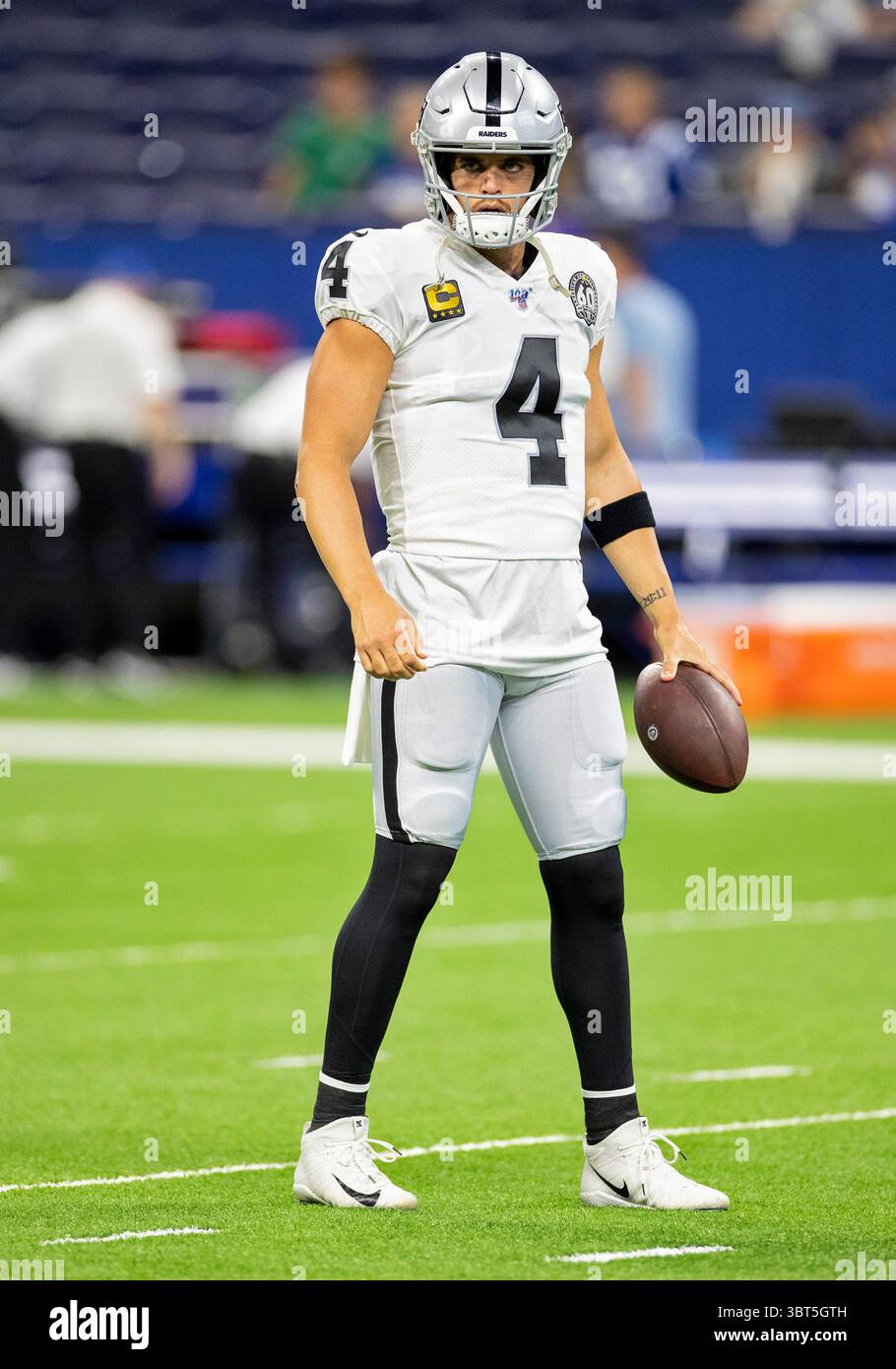 29 septembre 2019 : le quarterback des Oakland Raiders, Derek Carr (4 ans), pendant la partie précédant le match de football de la NFL entre les Oakland Raiders et les Colts d'Indianapolis au Lucas Oil Stadium à Indianapolis, Indiana. John Mersits/CSM.(image de crédit : © ; John Mersits/CSM via ZUMA Wire) Banque D'Images