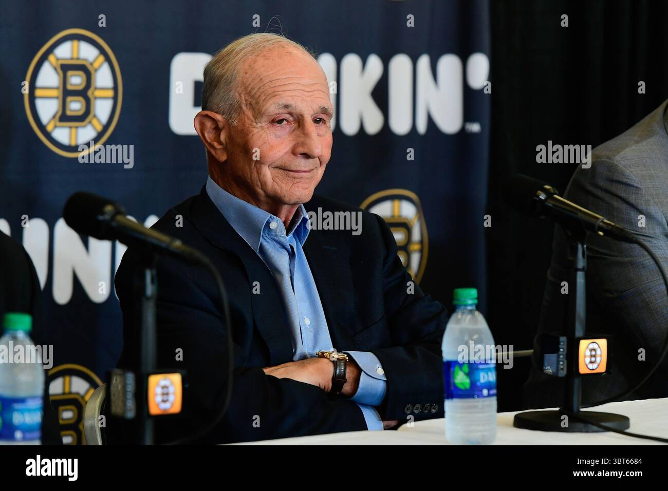 1er octobre 2019 : Jeremy Jacobs, propriétaire des Boston Bruins, répond aux questions des médias lors de la journée des médias des Boston Bruins qui se tient au Warrior Ice Arena à Boston, Massachusetts. Eric Canha/CSM(image de crédit : © ; Eric Canha/CSM via ZUMA Wire) Banque D'Images