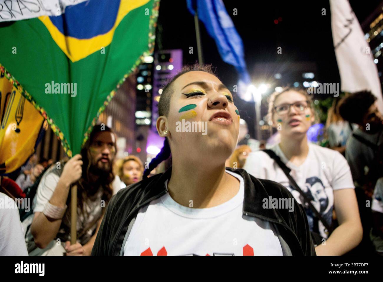 3 octobre 2019, Sao Paulo, Brésil : les manifestants se rassemblent pendant la manifestation contre les coupes budgétaires dans les universités et autres institutions fédérales et aussi contre le projet de militarisation des écoles et le futur, programme d'autonomie budgétaire pour les universités et les instituts fédéraux. C'est le deuxième et dernier jour suivi d'une grève dans les unités d'enseignement fédérales de tout le pays. (Crédit image : © Dario Oliveira/ZUMA Wire) Banque D'Images