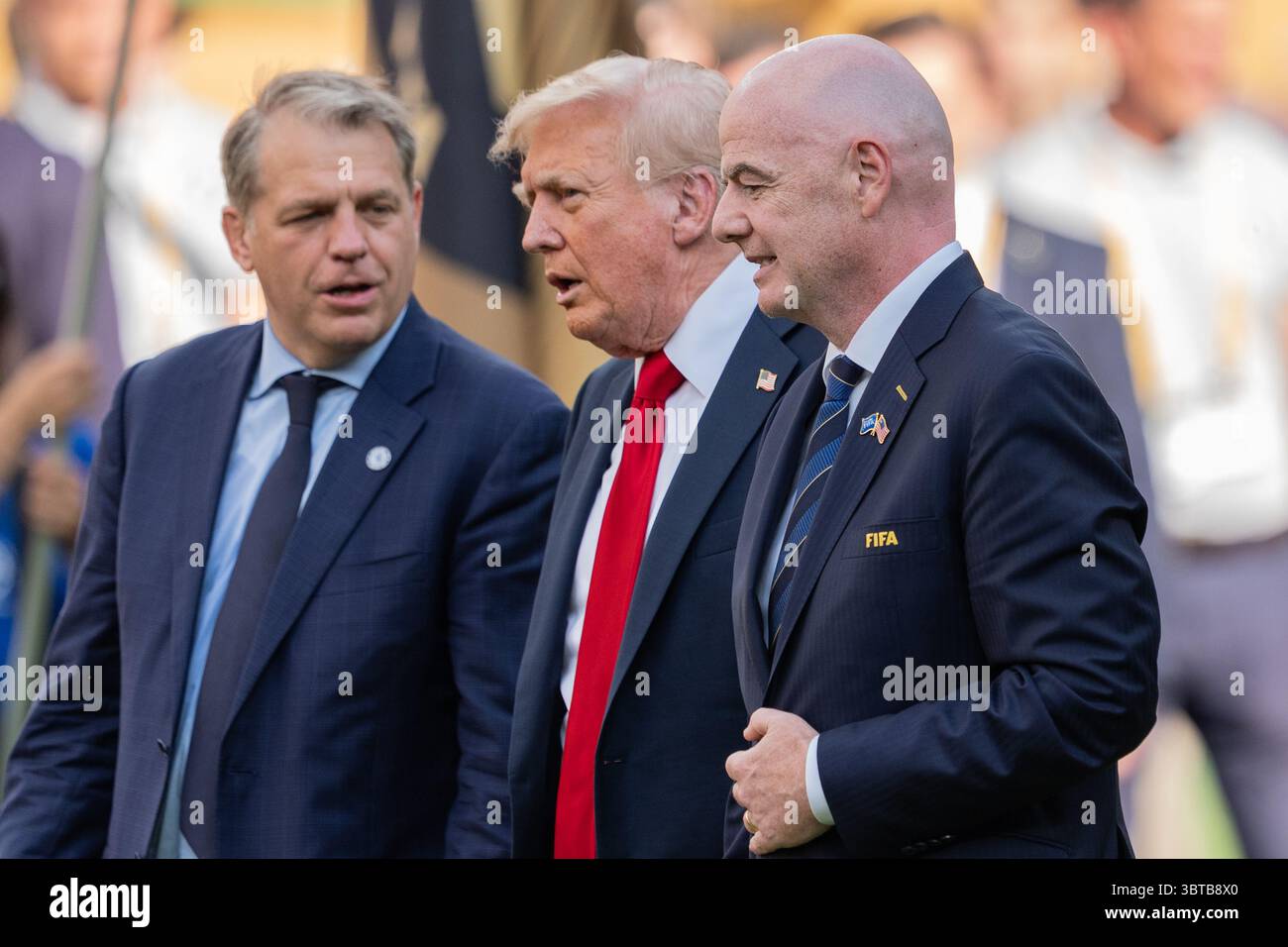 Le président du Chelsea FC, Todd Boehly, le président Donald Trump et le président de la FIFA, Gianni Infantino, se rendent sur le terrain après la Coupe du monde des clubs FIFA 2025 : finale du Chelsea FC vs Paris Saint-Germain au MetLife Stadium à East Rutherford, New Jersey, États-Unis, le 13 juillet 2025. Chelsea FC a gagné 3-0 pour devenir champion de la Coupe du monde des clubs de la FIFA. (Photo de Lev Radin/Pacific Press) Banque D'Images