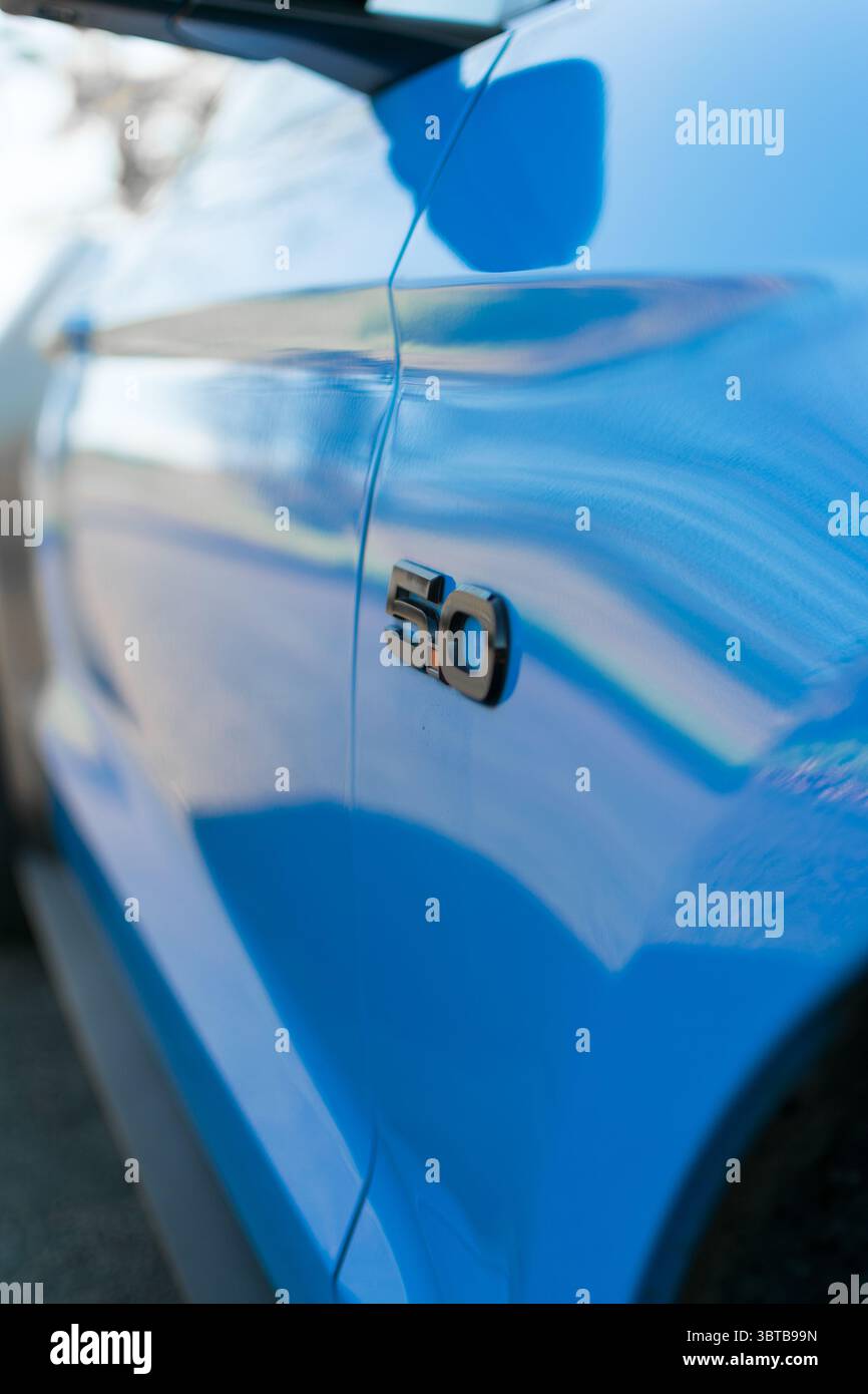 Ford Mustang GT S550 5,0 badge d'aile en noir avec point rouge Banque D'Images