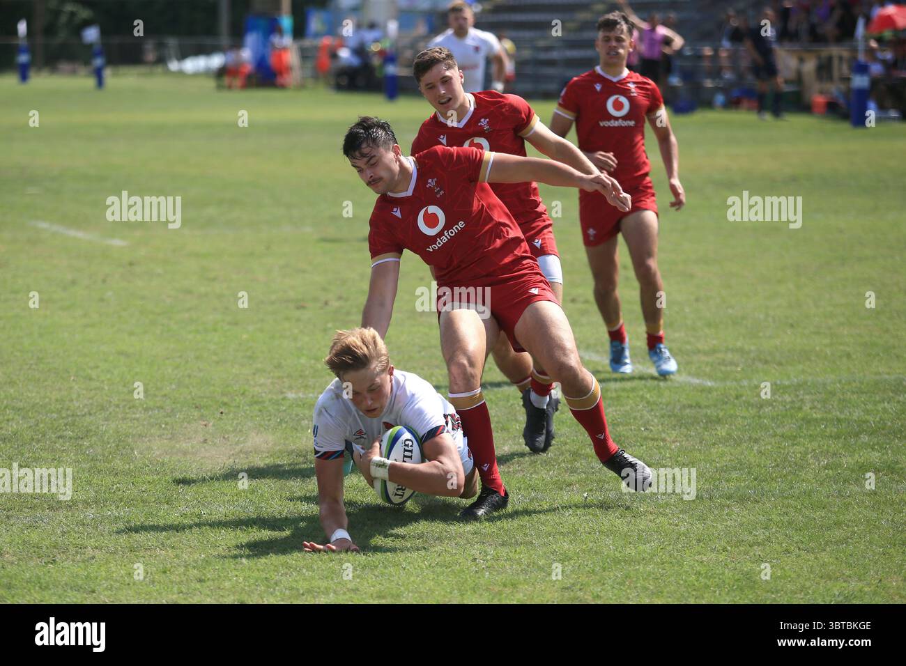 Viadana, Italie. 14 juillet 2025. Le joueur anglais Will Knight marque un essai lors du match de championnat du monde de rugby U20 entre l'Angleterre et le pays de Galles au stade Zaffanella, Viadana, Italie. (Crédit : Federico Zovadelli/Alamy Live News) Banque D'Images